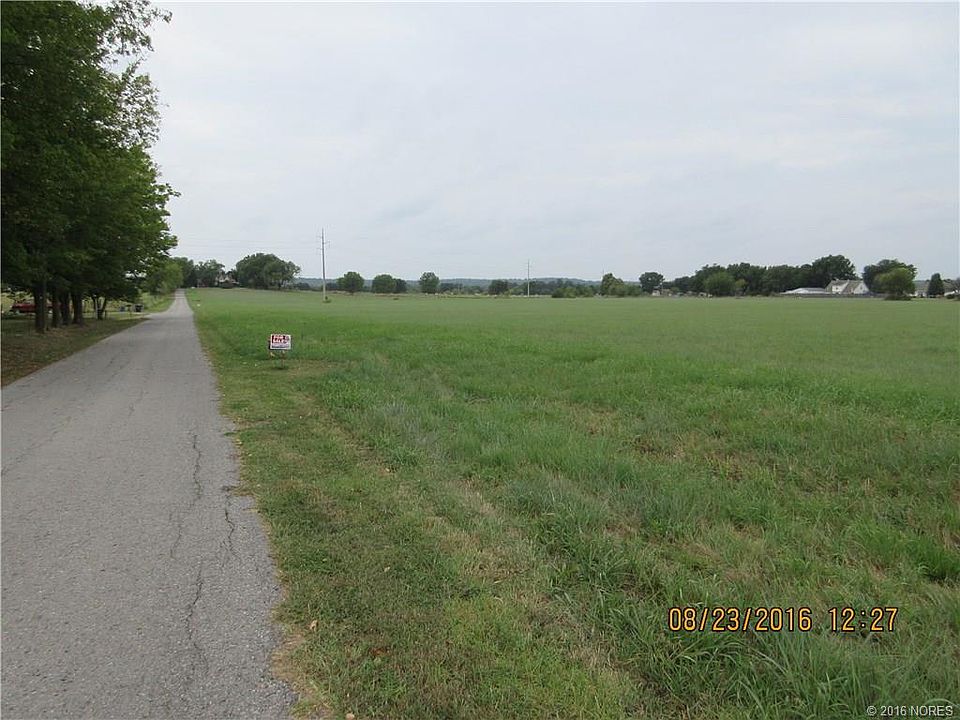 2nd image of 9303 E 445 Rd