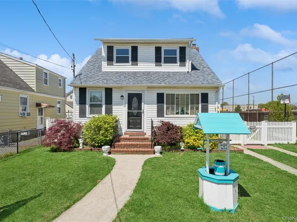646 Benris Avenue, Franklin Square, NY 11010