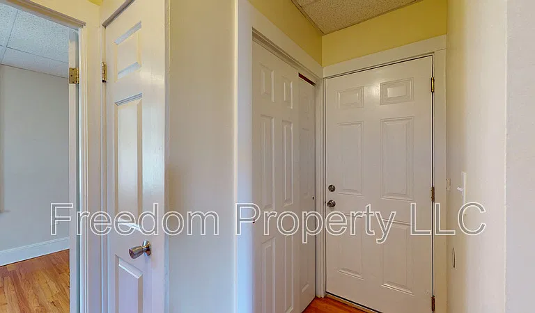 242 N Main St — Photo 12