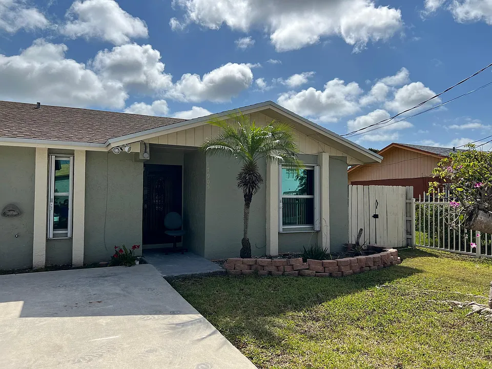 17905 SW 105th Ave