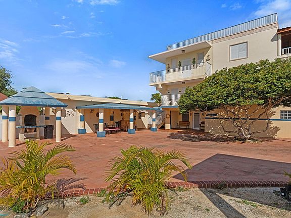 3rd image of 12 Combate #A