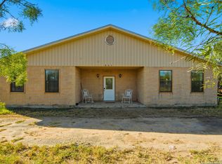 411 W Daniel, Uvalde, TX 78801