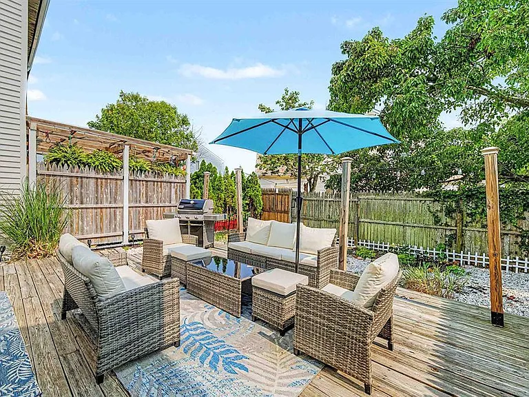 423 Berkshire Dr — Photo 11