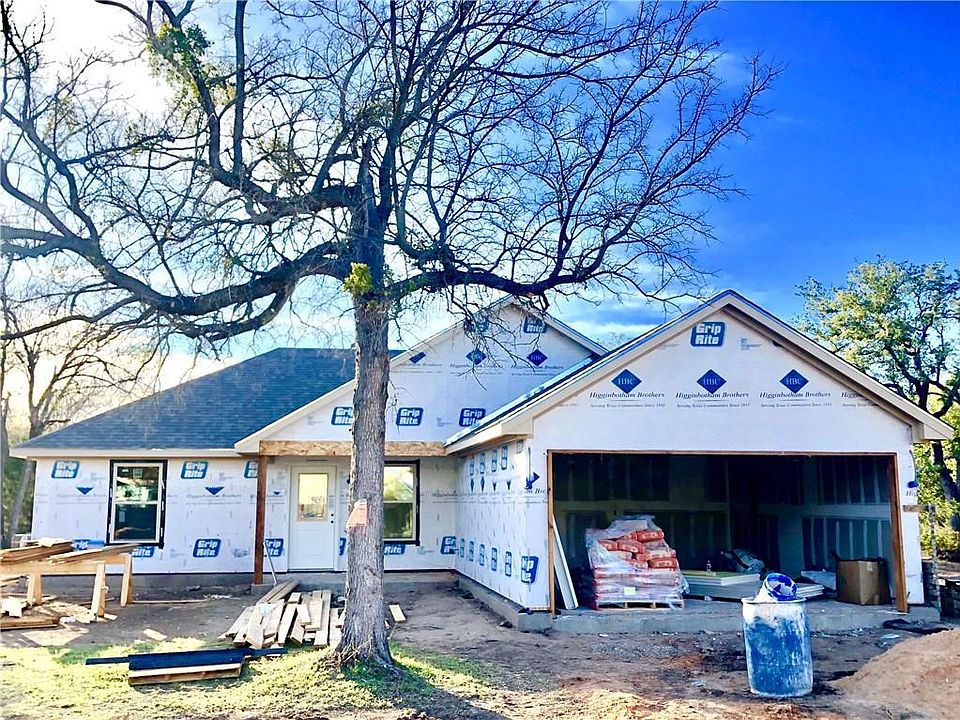 1st image of 902 Corral Dr