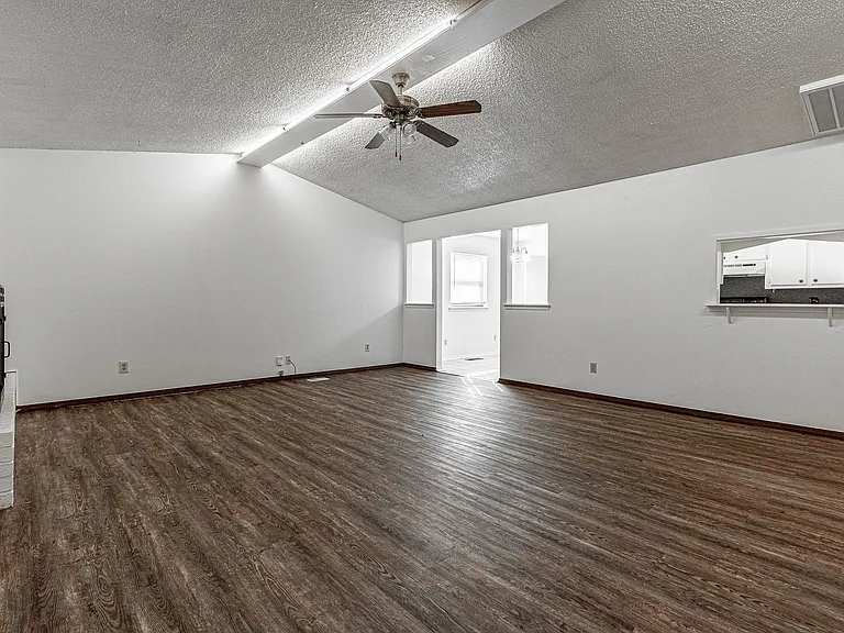 3808 Oakcliff Dr — Photo 11