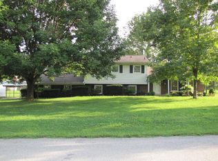 122 Ravenwood Rd, Versailles, KY 40383