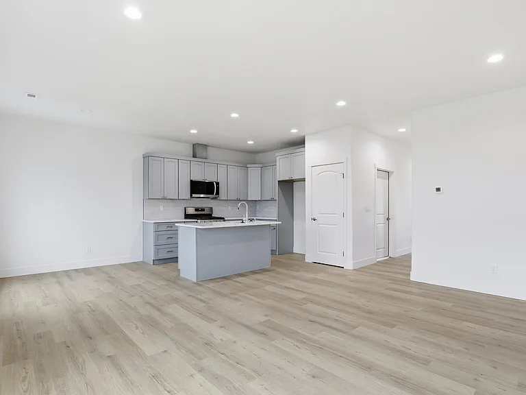 685 N Creative Way — Photo 3