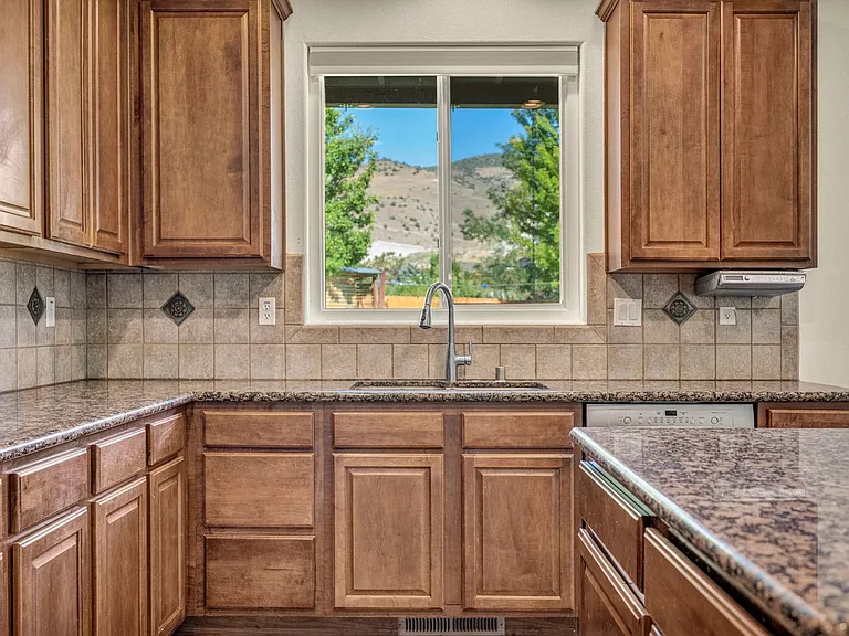 2425 Crooked Canyon Ct — Photo 6
