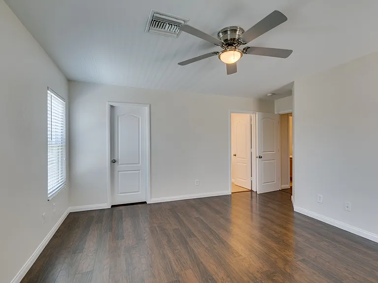 8660 Painted Horseshoe St — Photo 44