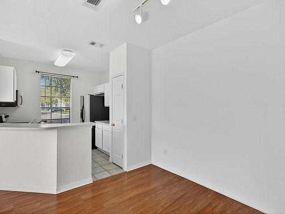 5th image of 13703 Richmond Park Dr N APT 1402