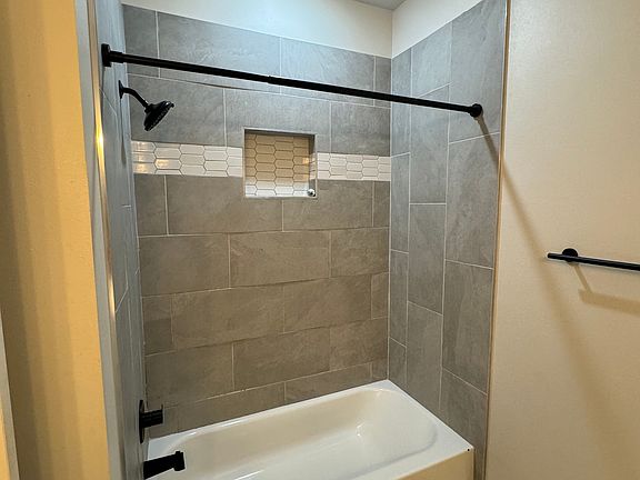 2nd image of 410 Quail Run Ln
