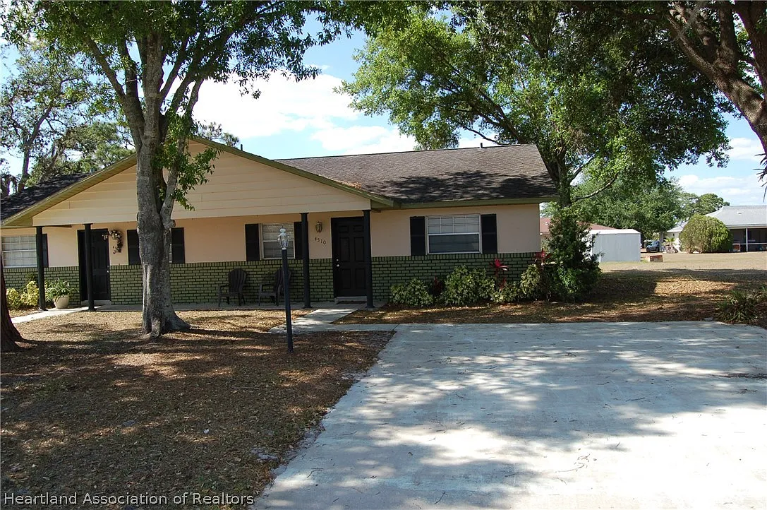 2 bed, 2.0 bath, 952 sqft, $1,300 — Photo 2