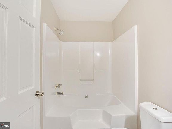 Master Bedroom's Full Bath