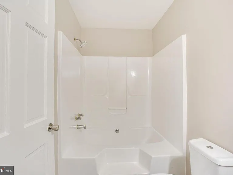 Master Bedroom's Full Bath