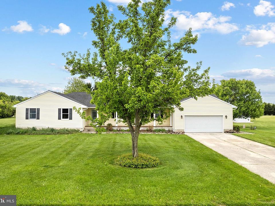 1st image of 6 Melissa Ln