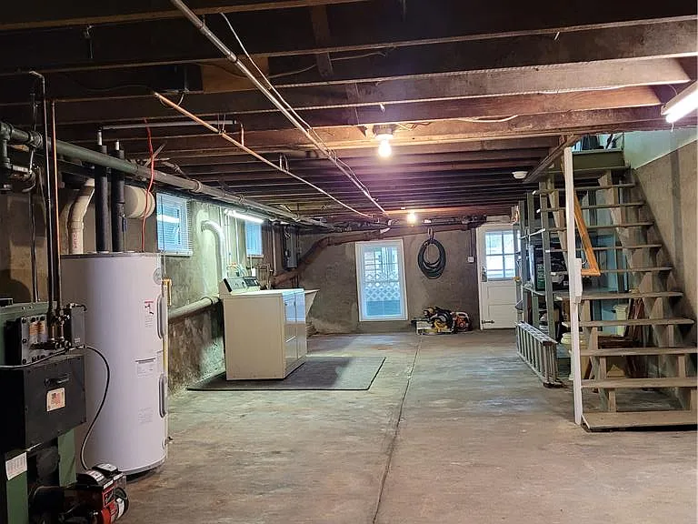 73 W Greenwich St — Photo 30