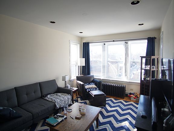 2nd image of 4615 N Rockwell St #2