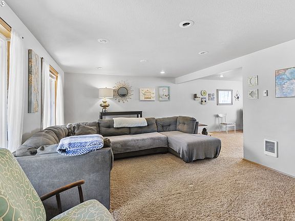 3rd image of 2135 Salmon St