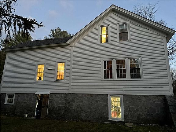 4th image of 55 Hopkins Hollow Rd