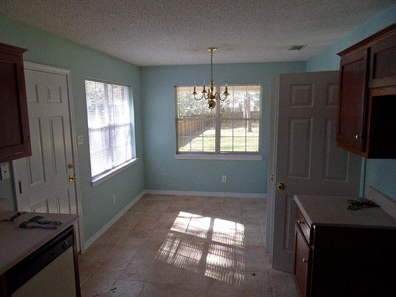 Large breakfast area