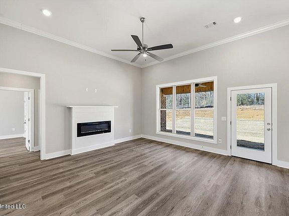5th image of 212 Anderson Oaks Dr