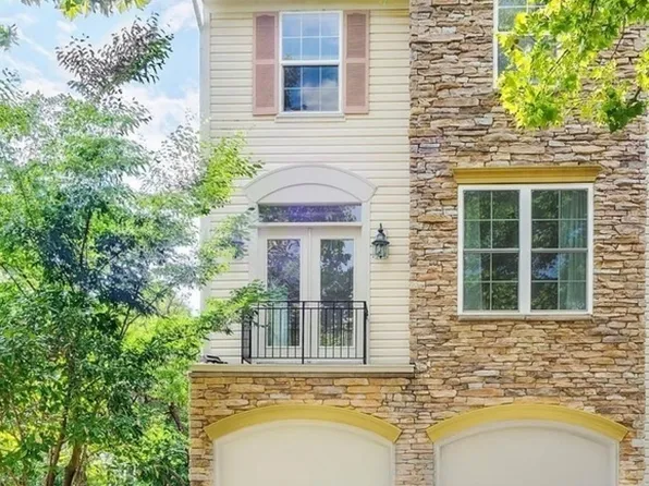 42853 Golf View Dr, Chantilly, VA 20152