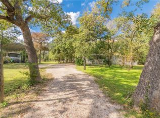 930 Plant Rd, Luling, TX 78648