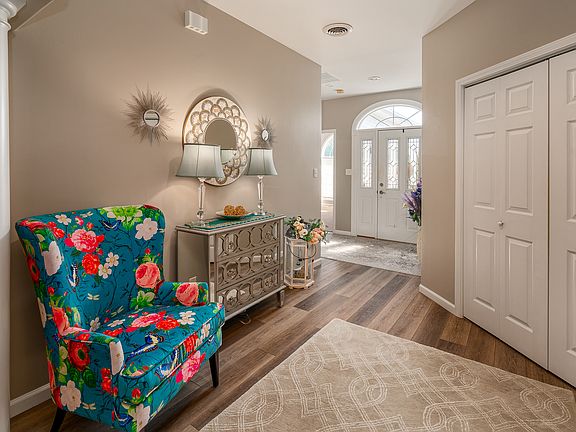 5th image of 1012 Villa Ct