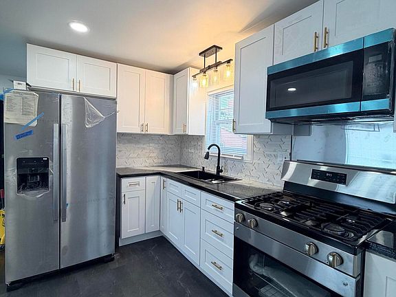 3rd image of 1100 W 19th Ave