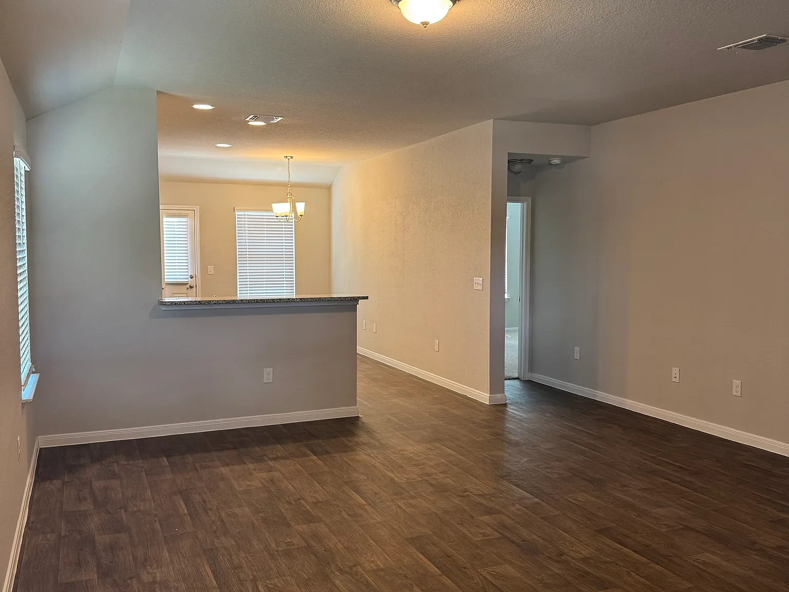 3 bed, 1368 sqft, $1,900 — Photo 4