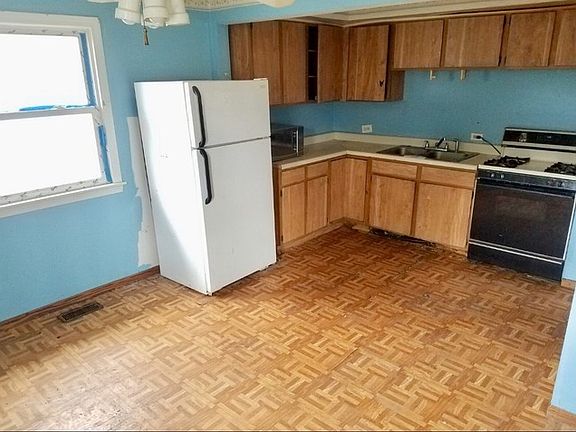4th image of 1315 N Pleasant Dr