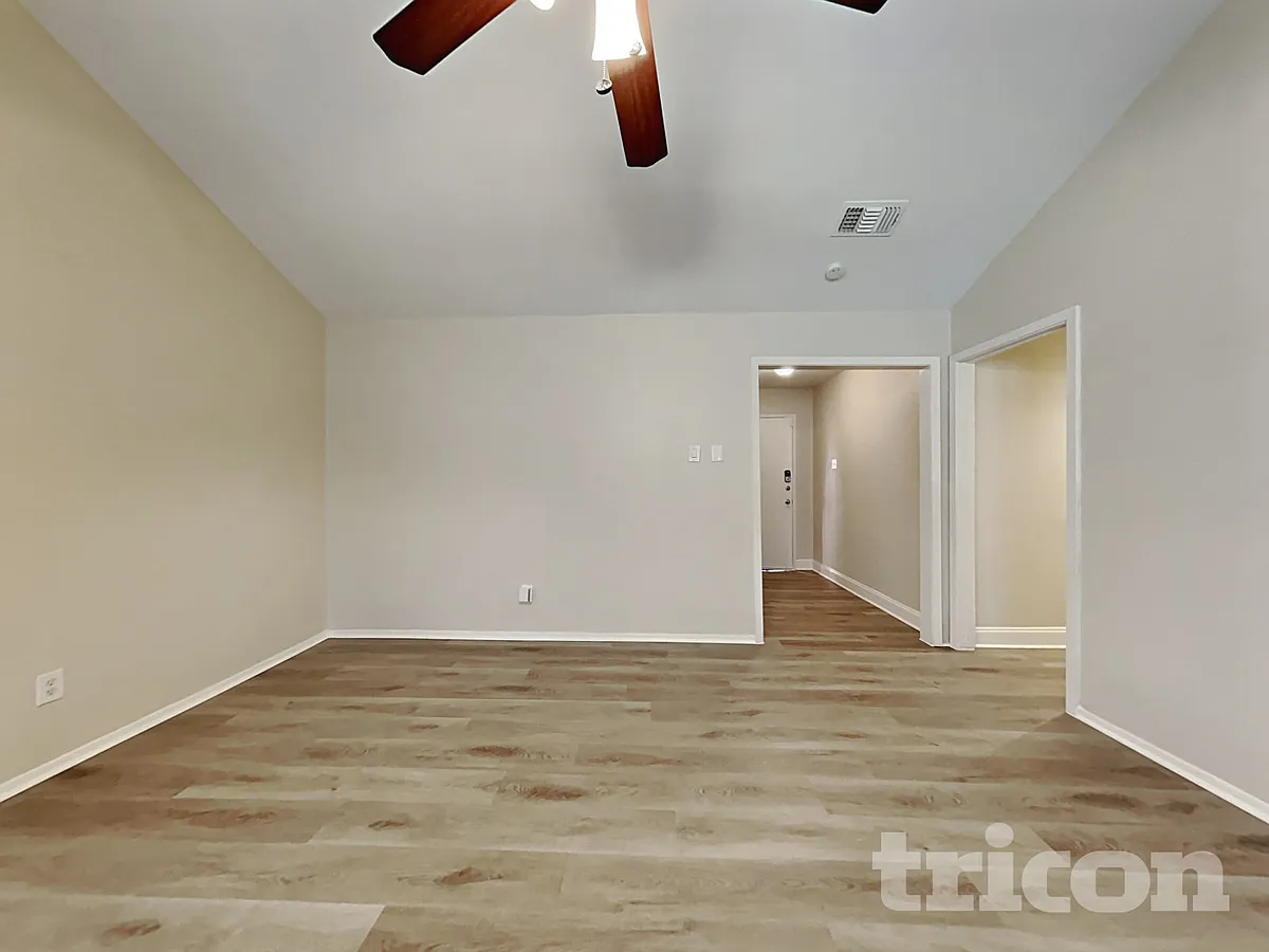 Building Photo - 711 Darnel Dr