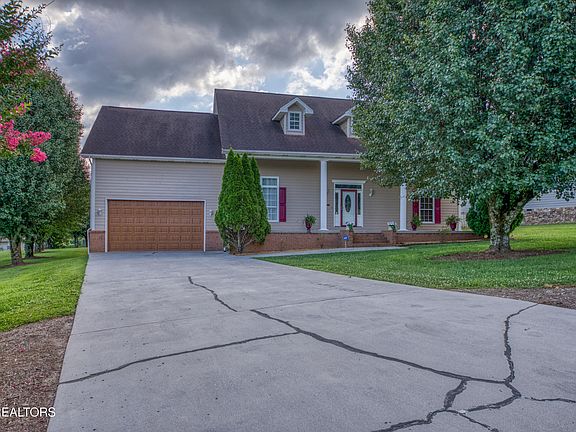2nd image of 1833 Edward Dr