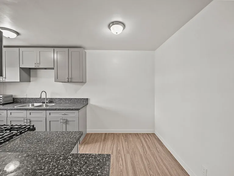 231 Justin Ave #7 — Photo 8