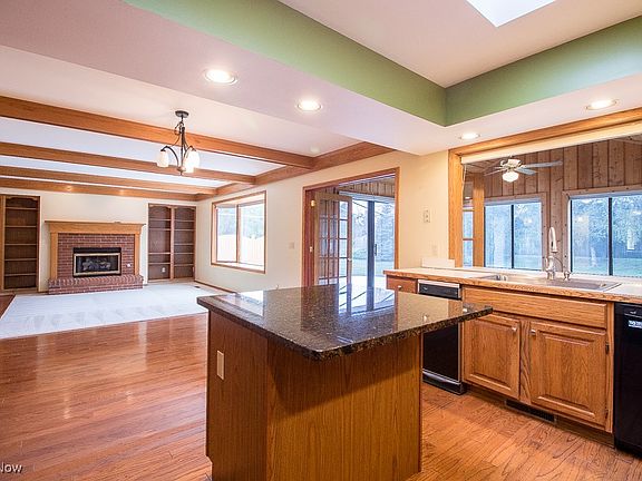 3rd image of 9545 Lismore Ln