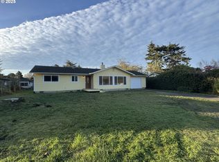950 1st St NE, Bandon, OR 97411