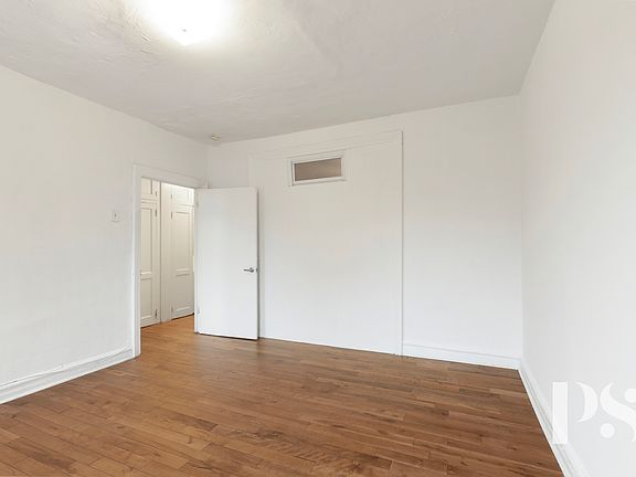 4th image of 321 E Houston St APT 3