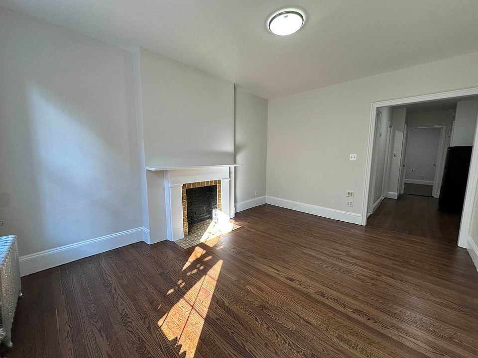 1st image of 226 E 59th St #3WR