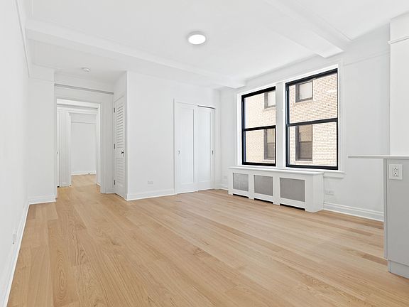 5th image of 301 E 21st St #12G