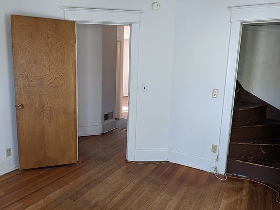 2nd image of 1024 Drake St #2