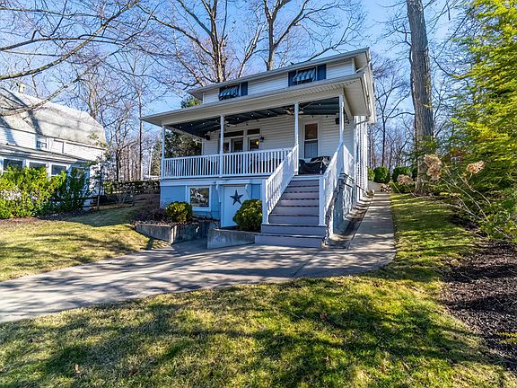 3rd image of 796 Lakeside Dr