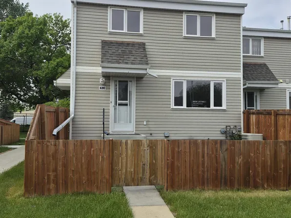 12 C Castle Ter NW, Edmonton, AB T5X 2E6