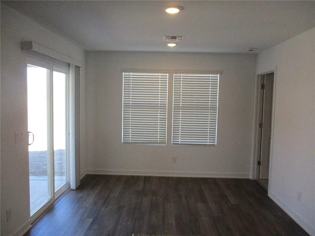 3 bed, 2.0 bath, 1470 sqft, $1,650 — Photo 4