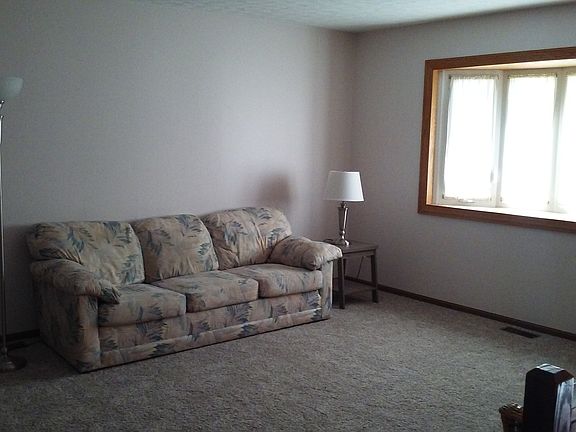 5th image of 2370 Fernwood Ave