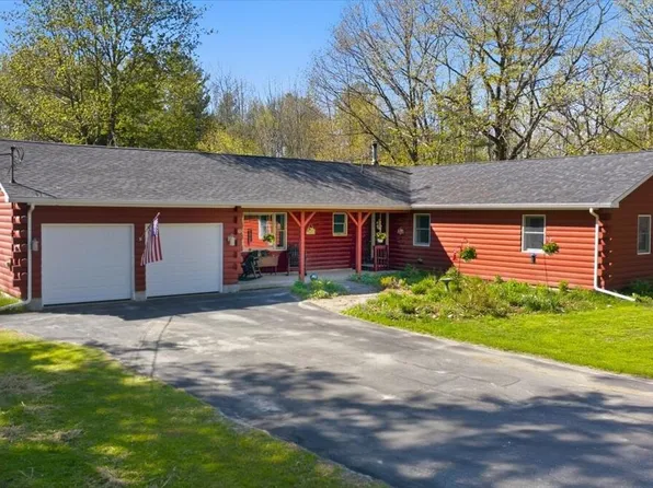 43 Holmes Road, Winthrop, ME 04364