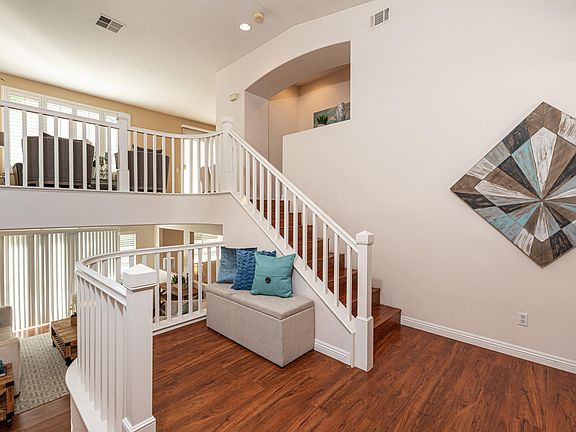 4th image of 4385 Mission Hills Dr