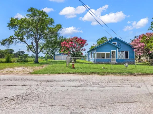 806 Plum St, Caldwell, TX 77836