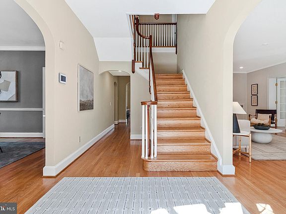 2nd image of 2739 Chesapeake St NW