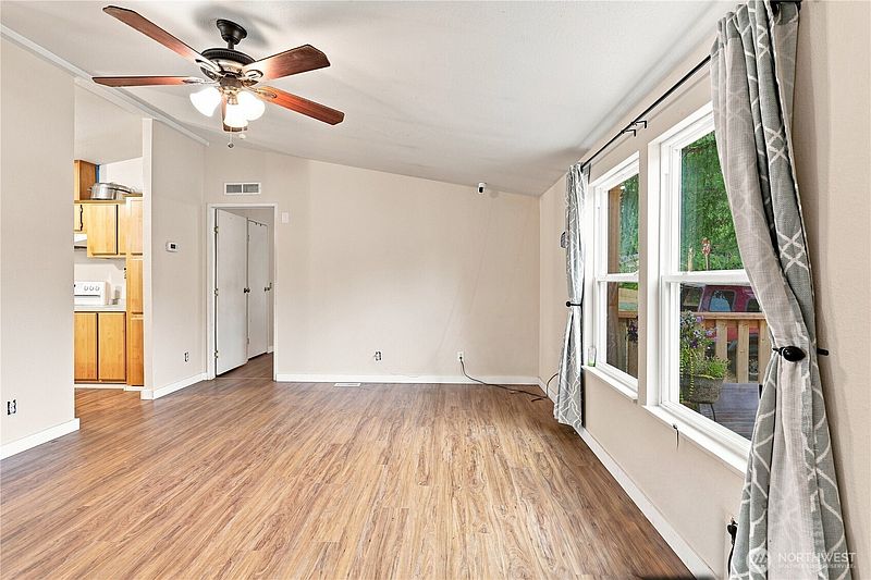 5th image of 902 Timber Lane