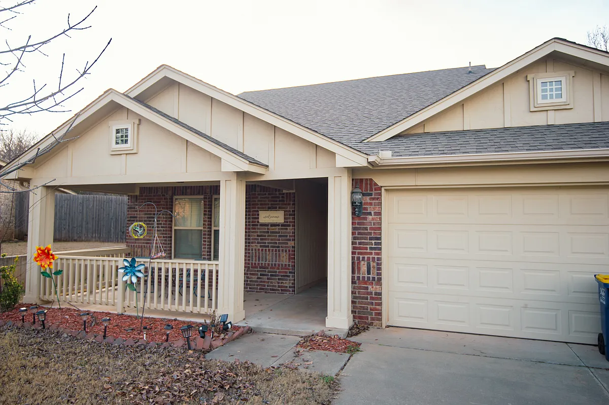 Building Photo - 912 S Linford Dr